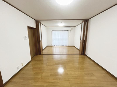 【居間・リビング】 | アーバンコート論田 | 使いやすいリビングです