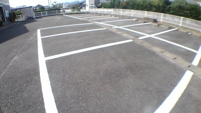 メゾンド・フロ－レの駐車場