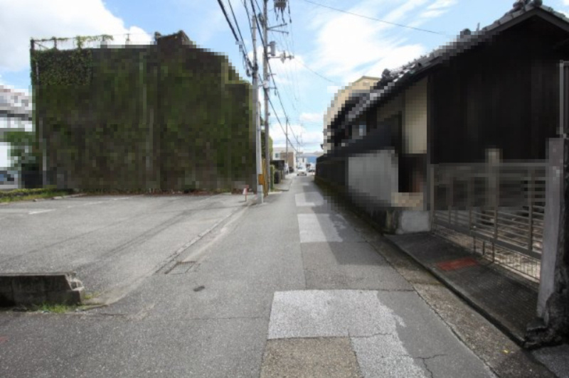 新屋敷　建築条件なし　売土地の前面道路含む現地写真