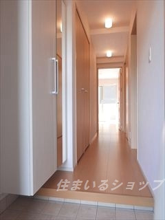 エテルノ　デーア　Aの玄関|ミラー付き大型シューズボックス