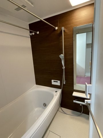 ロイヤルガーデン千舟町の浴室|ゆったりできるお風呂です。
