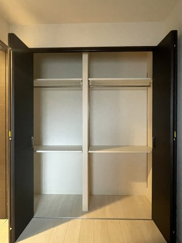 ロイヤルガーデン千舟町の収納|壁一面の収納です！！