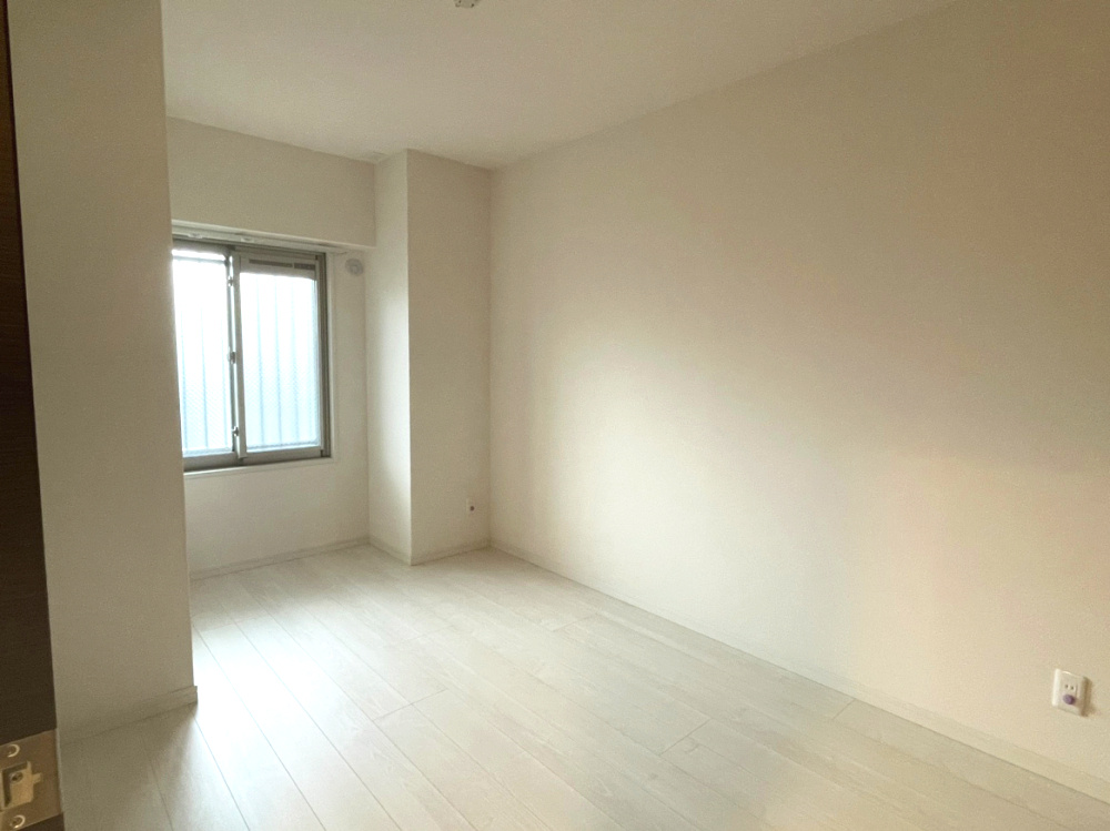 ロイヤルガーデン千舟町の洋室|6帖の洋室です。ウォークインクローゼットあり！！