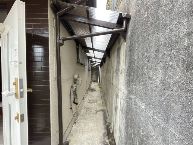 川西市萩原2丁目　中古戸建のその他|屋根付きスペースは雨の日にも安心して洗濯物を干すことが出来ます(^^♪