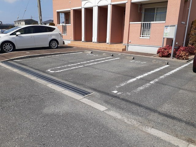 フィールドパレスＶの駐車場