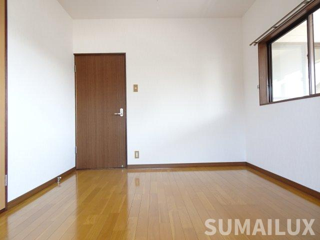 熊本市東区桜木５丁目の一戸建ての洋室