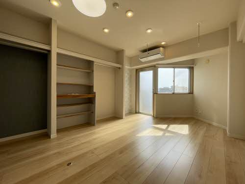 アプリーレ京町の居間・リビング|写真は反転タイプのお部屋です。