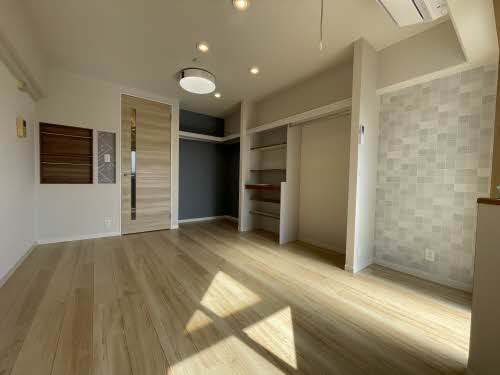 アプリーレ京町の内装|写真は反転タイプのお部屋です。