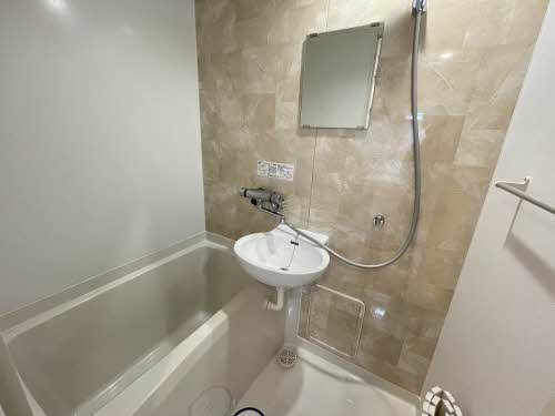 アプリーレ京町の浴室|写真は反転タイプのお部屋です。