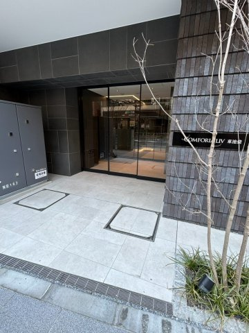 コンフォリアリヴ東池袋のエントランス