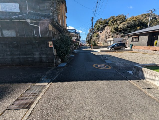 沼津市内浦重寺の売地の前面道路含む現地写真|日没には水平線に夕焼け、淡島、富士山が望めます。素晴らしい眺望が広がります。