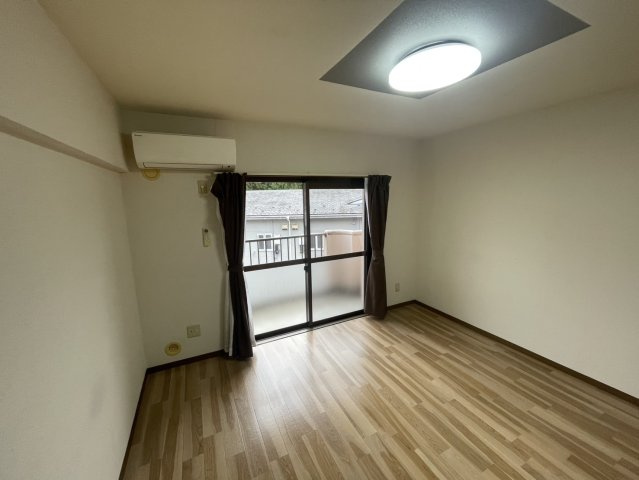 ミースモンペールの居間・リビング