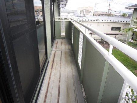 熊本市南区平成１丁目のアパートのバルコニー