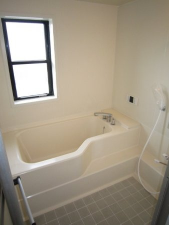 熊本市南区平成１丁目のアパートの浴室