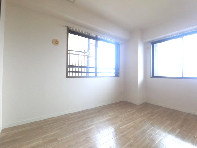 【洋室】 | ※側窓はありません