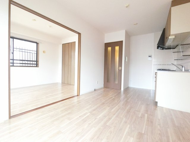 【居間・リビング】 | ※側窓はありません