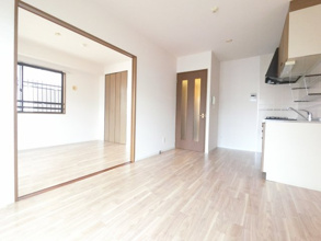 【居間・リビング】 | ※側窓はありません