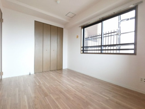 【寝室】 | ※側窓はありません