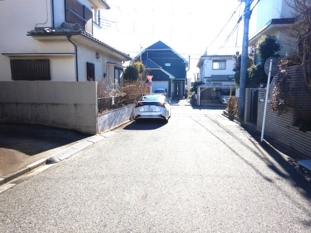 鶴ヶ島市松ヶ丘三丁目売地の前面道路含む現地写真