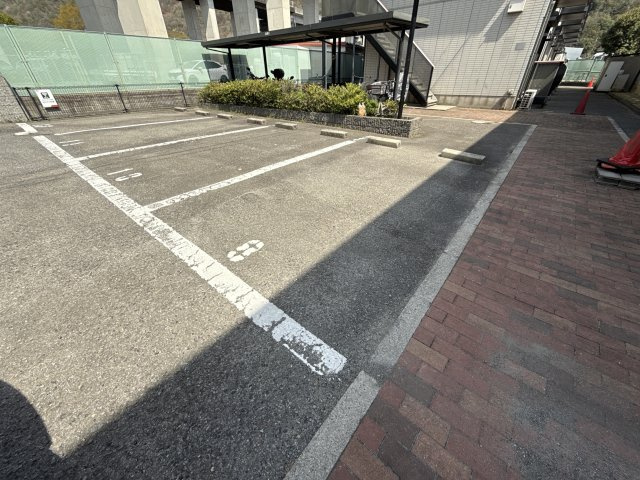 オークタウン書写 Ｄ棟の駐車場