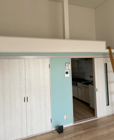Cityコーポ湊高台の居間・リビング|ベットルームとしても荷物置き場としてもお使いいただけます