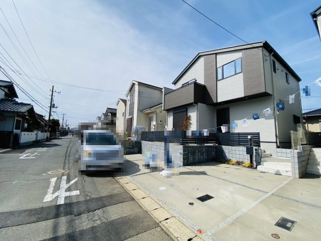 フレスティア成田飯田町イーストテラス新築分譲住宅　1号地の前面道路含む現地写真