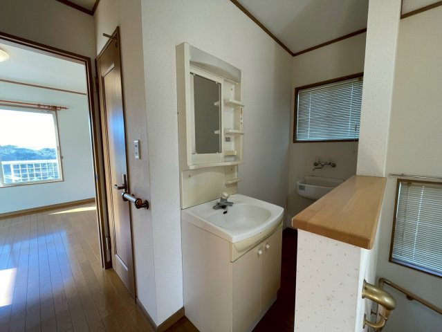 館山市神余　中古戸建の洗面所