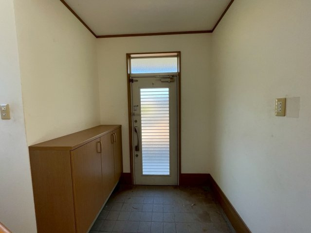 館山市神余　中古戸建の玄関