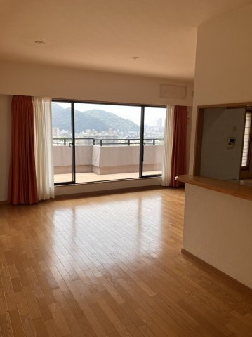 ６４９８０　ファミール長良ヶ丘の居間・リビング