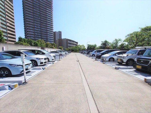 リバティパーク枚方B棟の駐車場|■物件内覧・資金計画相談・住宅ローン相談、リフォーム相談、お問合せ受付中■
※当日・翌日のご内覧、ご相談はお電話でのお問合せがスムーズです！