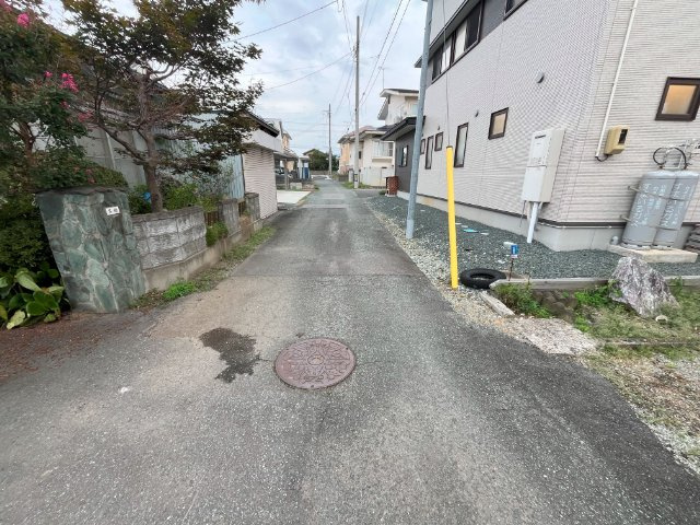 東根市神町北1丁目　中古住宅の前面道路含む現地写真