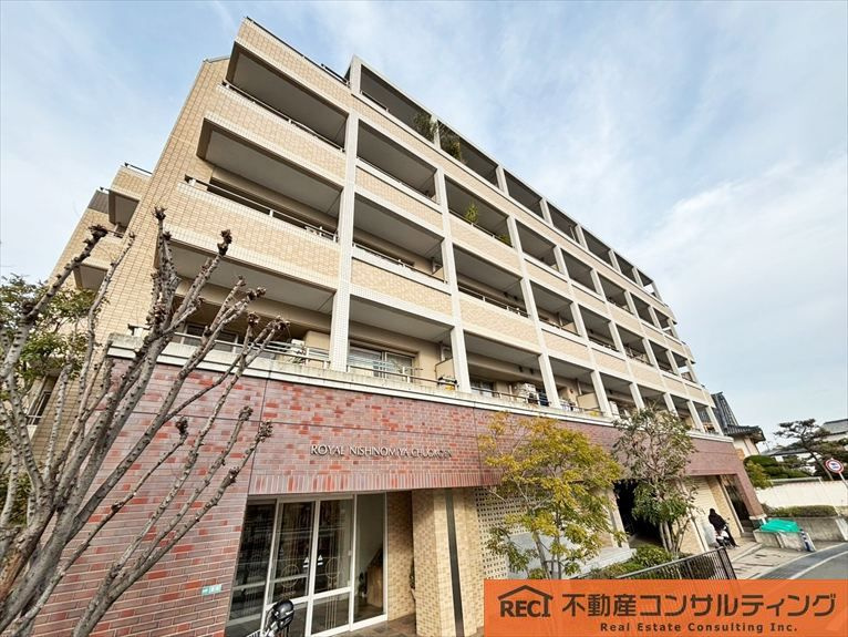 ロイヤル西宮中央公園の外観