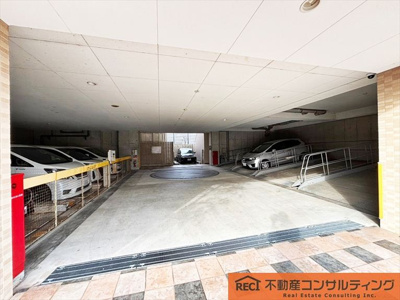 【駐車場】 | ロイヤル西宮中央公園 | 閑静な住宅街