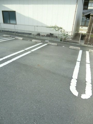 【駐車場】 | ガーデンステレイタ | 駐車場があるので、車を買う予定の方も安心です