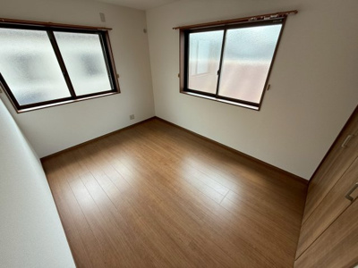 【洋室】 | Dual Court