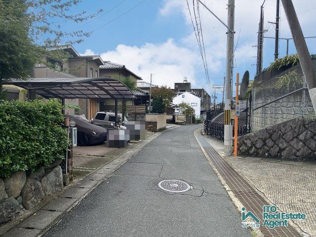 西賀茂蟹ヶ坂町 新築戸建(5号地)の前面道路含む現地写真