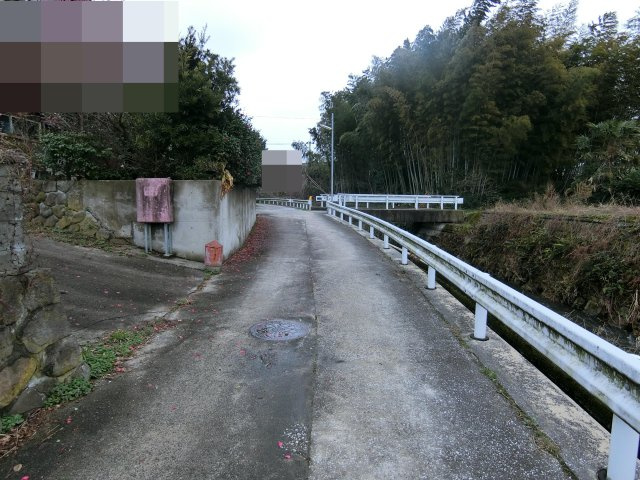 大山町名和売土地の前面道路含む現地写真