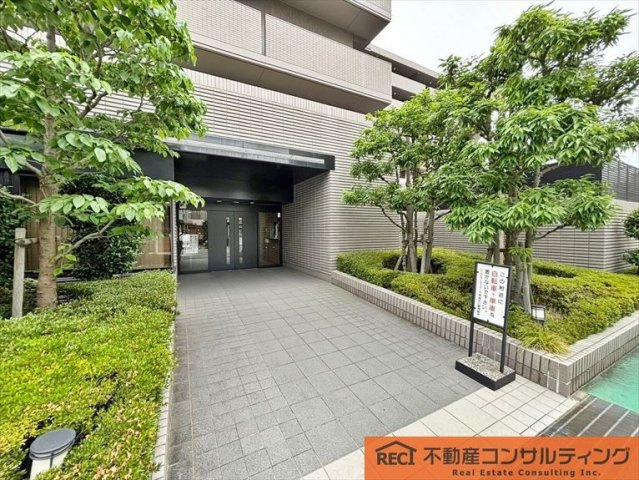 レックスラフィーナ西宮北口のエントランス