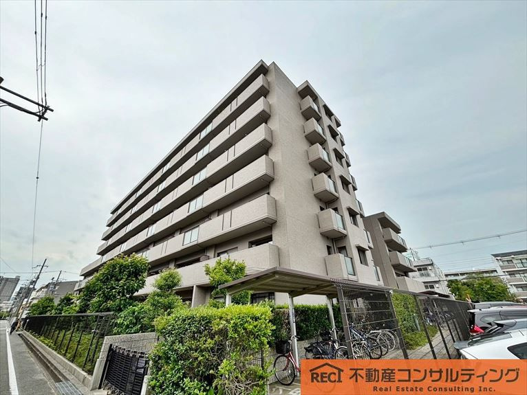 レックスラフィーナ西宮北口の外観|リフォーム済の綺麗な室内