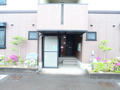 【エントランス】 | ハイカムール　A棟