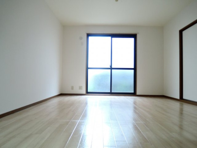 【居間・リビング】 | ハイカムール　A棟