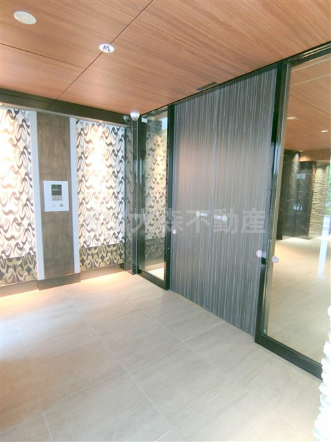 K-residence蒲田のエントランス|防犯カメラTVモニター付オートロック宅配BOXメールBOX　エントランス