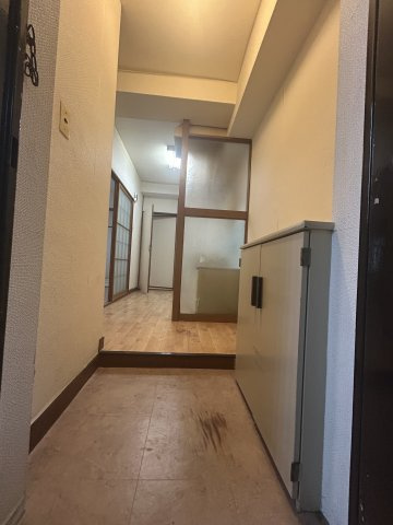 マンション白菊の玄関