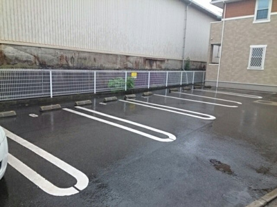 【駐車場】 | ブリランテ | 車をお持ちの方に嬉しい駐車場付きの物件です