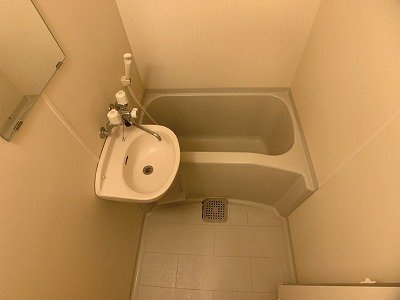 レオパレス南ひばりガ丘の浴室|コンパクトで使いやすいお風呂です