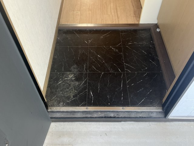 ハイツ緑苑の玄関