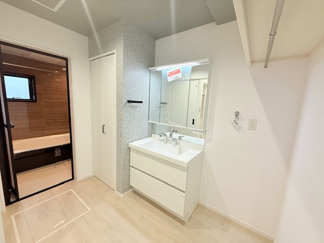 明石市港町新築戸建の独立洗面台