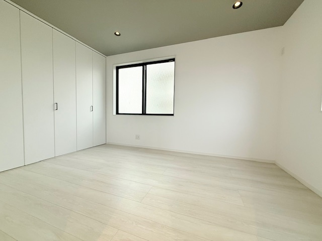 明石市港町新築戸建の洋室