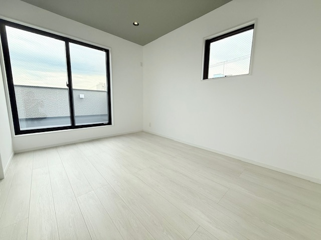 明石市港町新築戸建の洋室