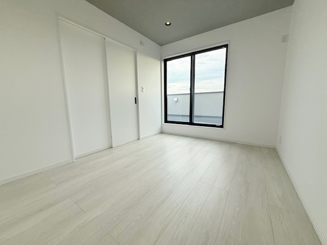 明石市港町新築戸建の洋室